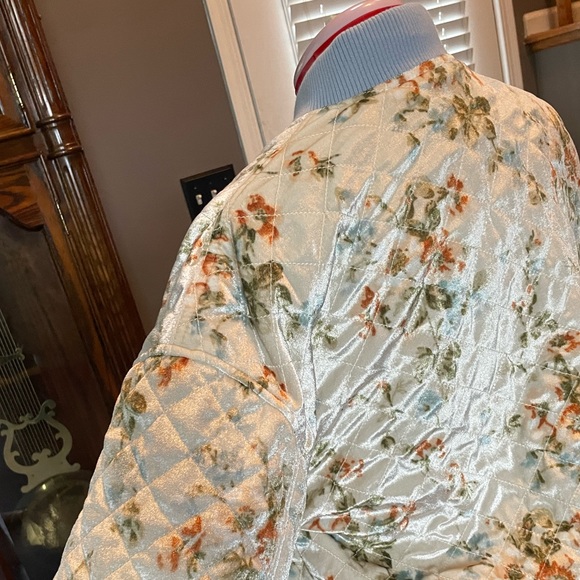 Urban Outfitters Quilted Floral Jacket, Sky Blue Size S Never Worn! - Picture 6 of 13